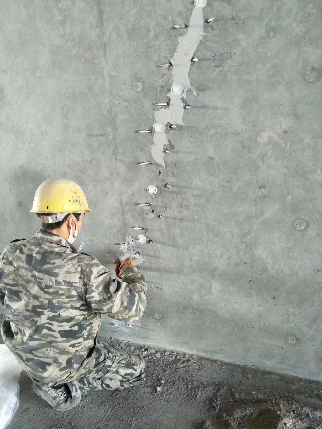 温岭混凝土楼板裂缝加固施工的方案